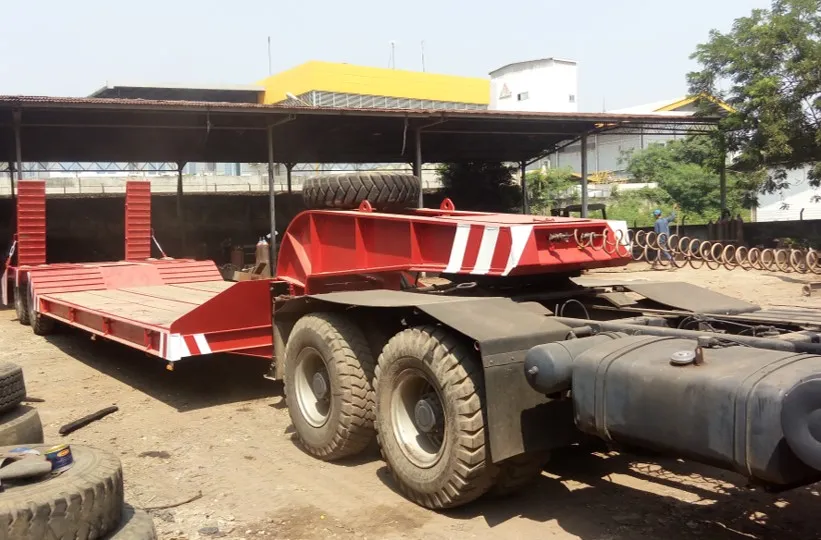 Karoseri Fix Gooseneck Lowbed Trailer