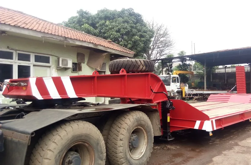 Karoseri Fix Gooseneck Lowbed Trailer