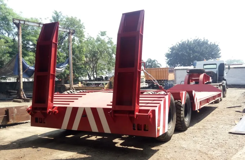 karoseri lowbed fix gooseneck 2 axle trailer