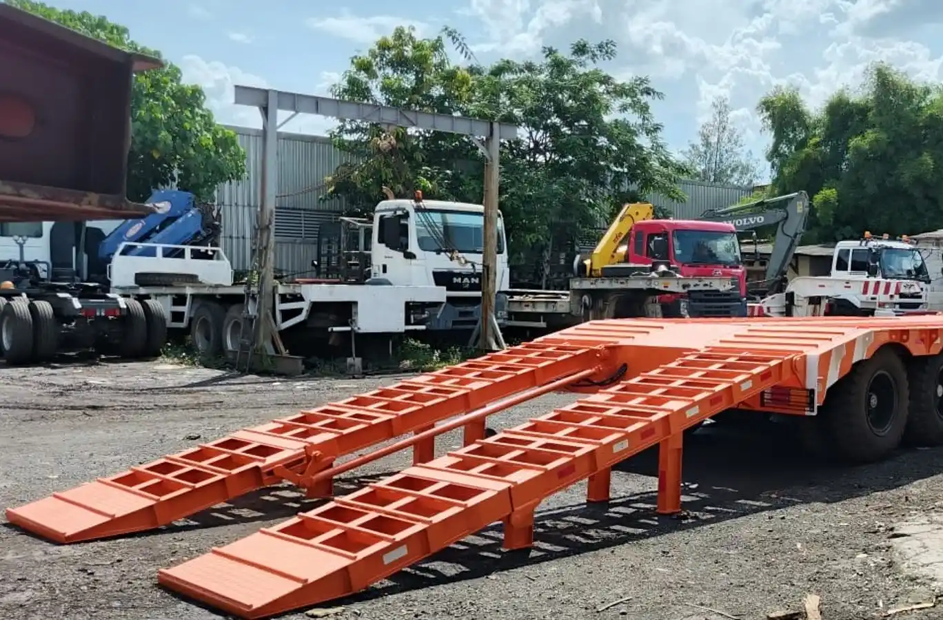 karoseri lowbed trailer 3 axle fix goosneck flatbed type