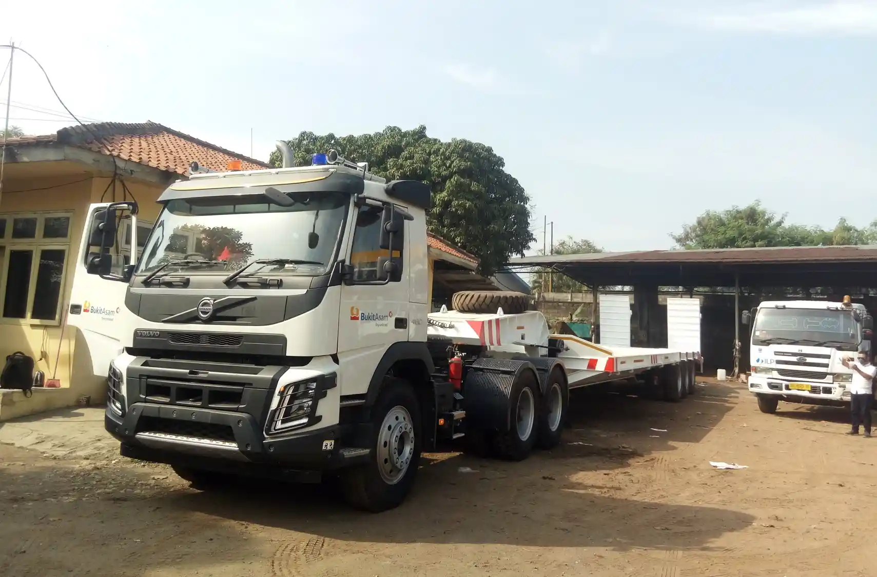 karoseri lowbed trailer dwimitra karya perkasa indonesia